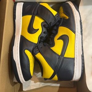 Nike Dunk Hi SP Midnight Navy Sneakers